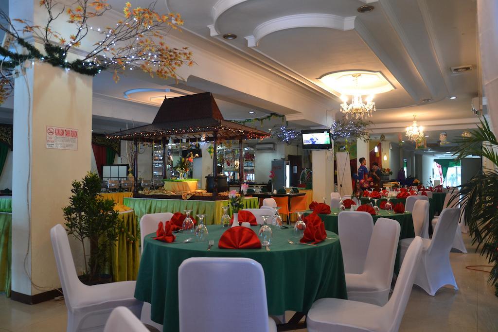 Hotel Duta Palembang Exterior photo