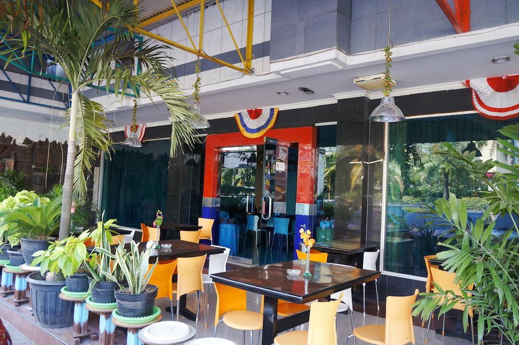 Hotel Duta Palembang Exterior photo